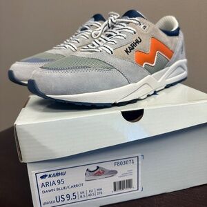 Karhu Aria 95 - NIB - size 9/12 US Mens